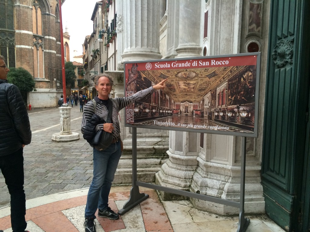 ירון מרגולין בפתח ה"סקולה סאן גרנדה" בונציה. אוסף יוצא דופן של יצירות טינטורטו - נובמבר 2014
